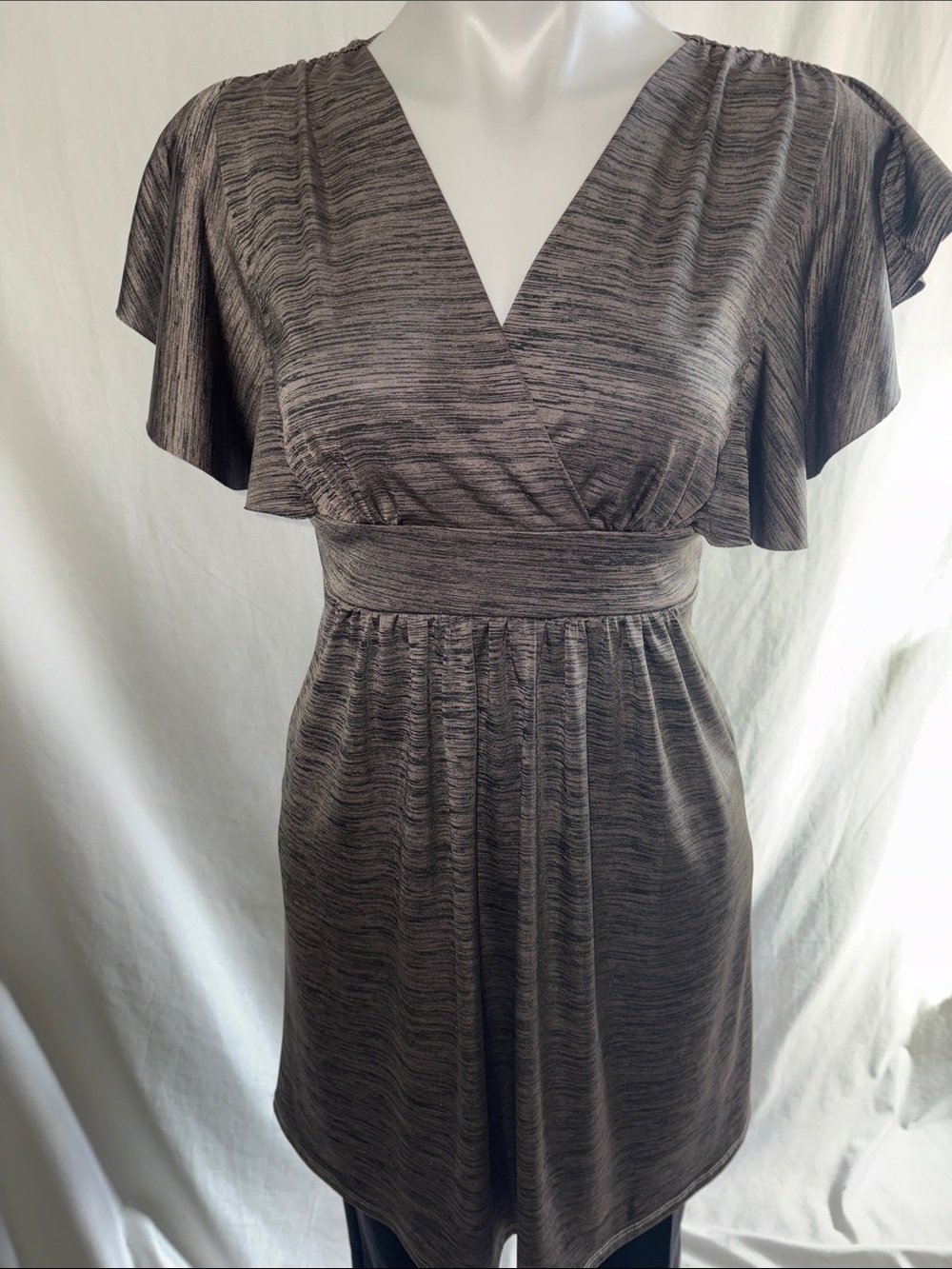 A. Byer Brown & Black Heathered V-Neck Ruffle Sleeve Tunic